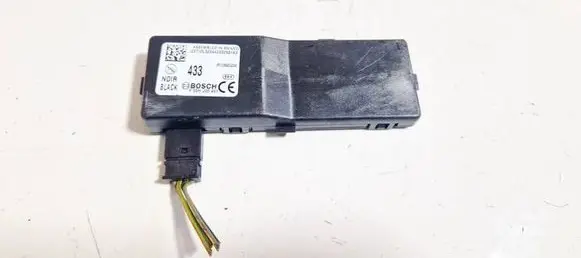 Opel Insignia A Antenna control unit 13503204 f00hj00491