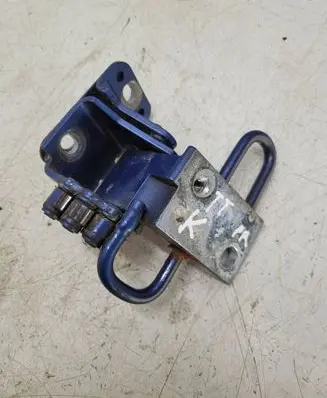 Audi TT Mk1 Front door lower hinge 8N0831411A