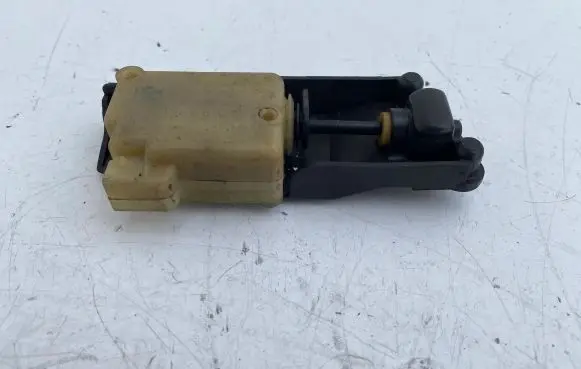 Fuel tank cap lock motor