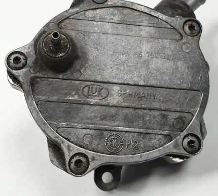 BMW 7 E65 E66 Vacuum pump 7507263