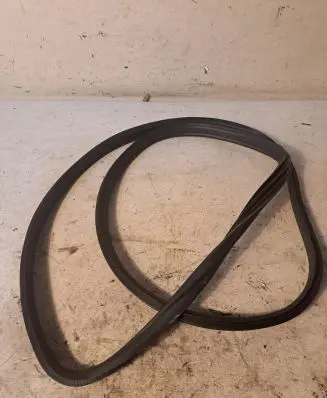 BMW X6 M Rear door rubber seal (on body) 