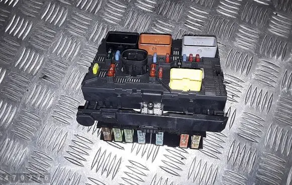 Citroen C3 Pluriel Fuse module 9664055480