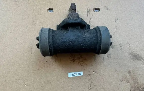 Nissan Patrol 260 Rear brake cylinder 44100G9825