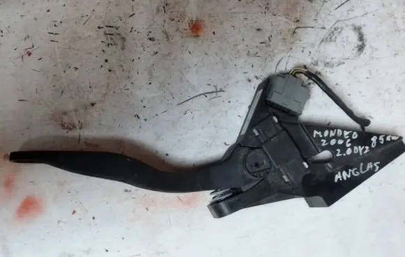 Ford Mondeo Mk III Accelerator throttle pedal 2S719F836CA 620000000098