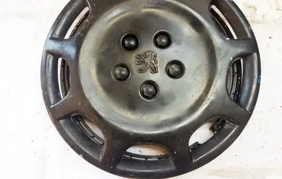 Audi A4 S4 B5 8D R15 wheel hub/cap/trim 9617395077