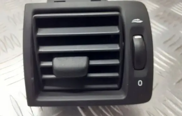 Volvo V50 Dashboard air vent grill cover trim Y01103