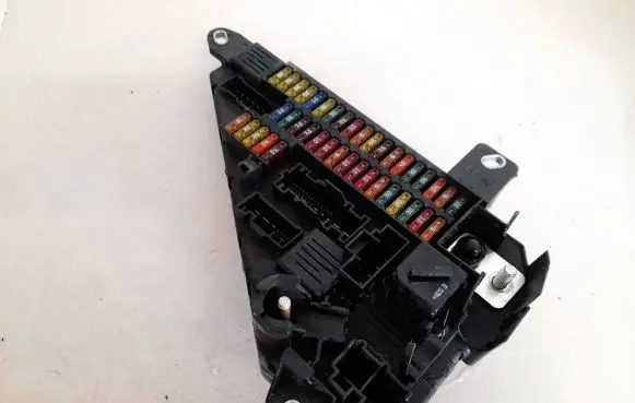 BMW 5 E60 E61 Fuse box set 690661805 51895604
