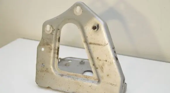 Audi A6 S6 C6 4F Fender mounting bracket 4F0821135B