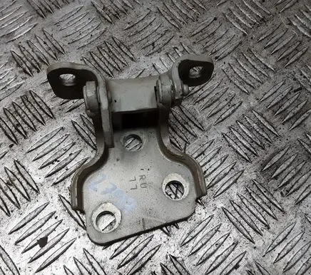 Land Rover Freelander Front door lower hinge 