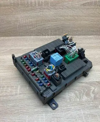 Citroen C5 Fuse module 9649301680