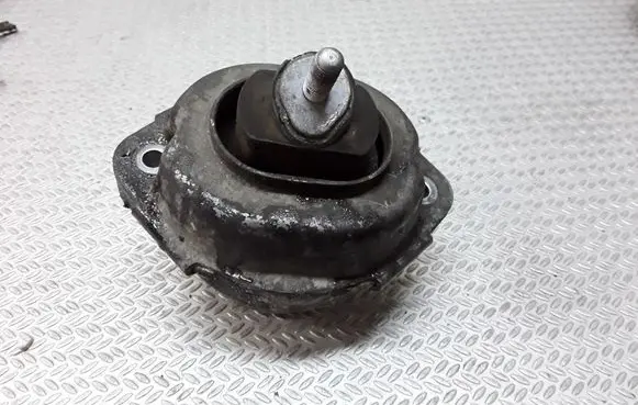 BMW X5 E53 Engine mount bracket 6758444
