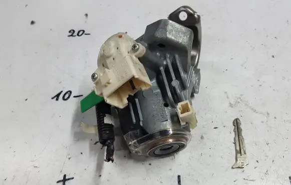Toyota RAV 4 (XA30) Ignition lock
