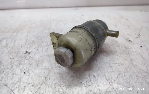 Mitsubishi L200 Power steering fluid tank/reservoir 
