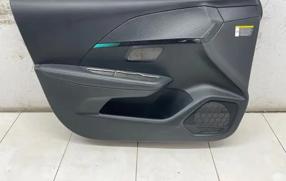 Peugeot 208 II Front door card panel trim