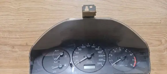 Mazda 626 Speedometer (instrument cluster) GE4T