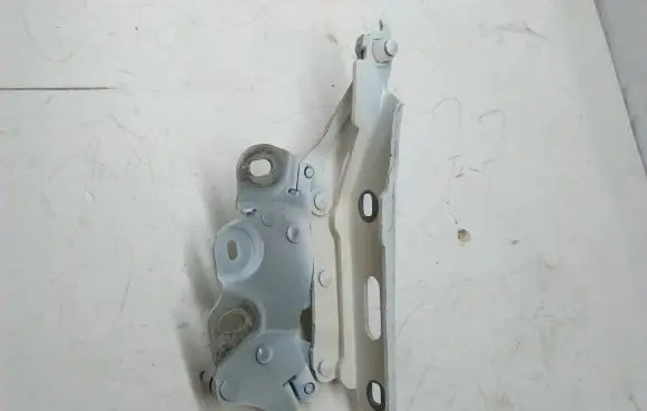 Audi A3 S3 8V Tailgate/trunk/boot hinge 8V0823302F