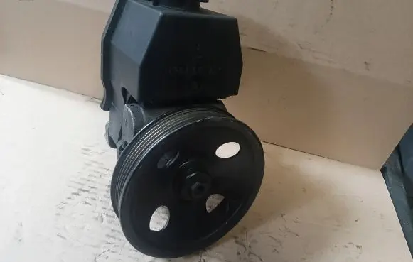 Mercedes-Benz C W203 Power steering pump A0024668301