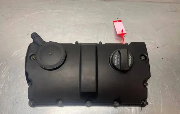 Volkswagen PASSAT B5 Rocker cam cover 038103475S