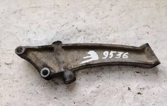 Engine mounting bracket