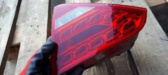 Audi A5 8T 8F Tailgate rear/tail lights 8T0945094A