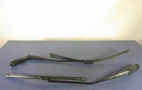 Volvo XC60 Front wiper blade arm