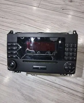 Mercedes-Benz A W169 Radio/CD/DVD/GPS head unit A1698206189