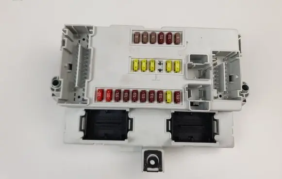 Alfa Romeo Giulietta Fuse module 50530005