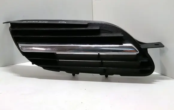 Nissan Almera Tino Front bumper lower grill 62316BU100 62322BU000