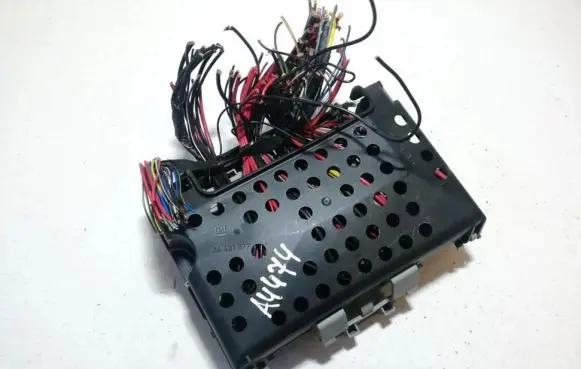 Opel Zafira A Fuse box set 24412497 24431677