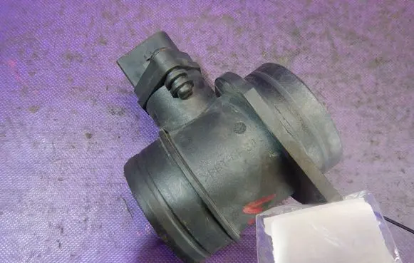 Skoda Fabia Mk1 (6Y) Mass air flow meter 038906461B