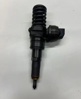 Volkswagen PASSAT B6 Fuel injector 038130073B