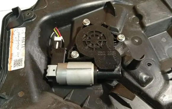 Mazda 6 Front door window regulator motor 
