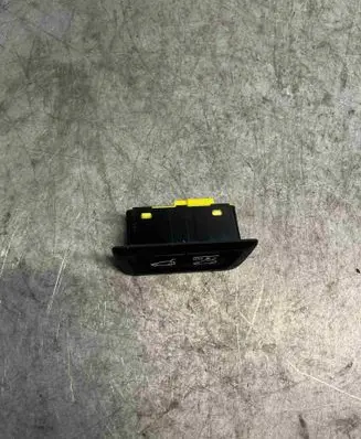 Tailgate opening switch