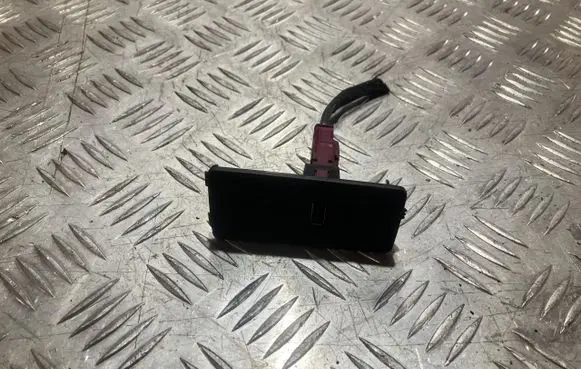 Volvo V60 AUX in-socket connector TM25696