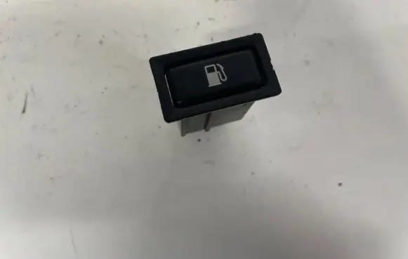 Toyota Avensis T250 Fuel tank opening switch 156795