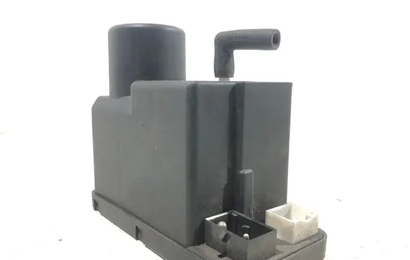 Audi 100 S4 C4 Central locking vacuum pump 4A0862257C