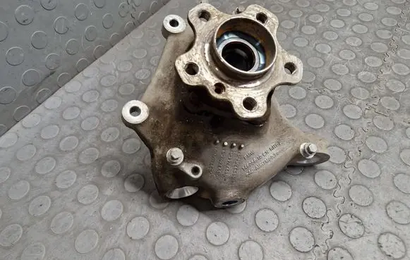 BMW i4 Front wheel hub 6893260
