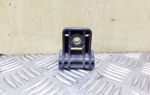 Opel Astra J Radiator mount bracket 13250318