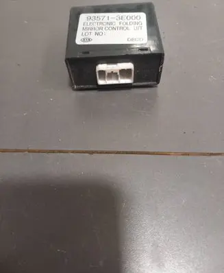 KIA Sorento Wing mirror control module 935713E000