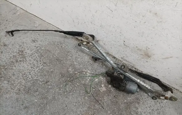 Skoda Superb B5 (3U) Front wiper linkage and motor 0390241528 3B1955113D
