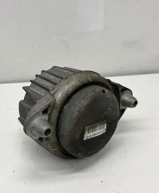 Mercedes-Benz E W212 Engine mount bracket A2122400100 3618839