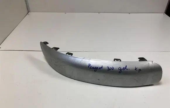 Rear bumper trim bar molding