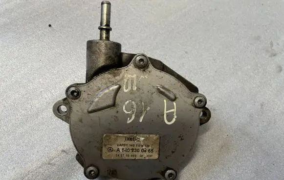 Mercedes-Benz E W211 Vacuum pump A6402300465