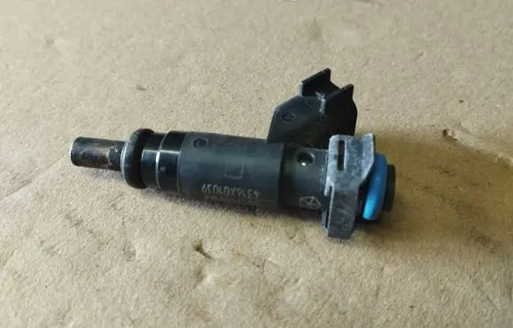 Jeep Grand Cherokee (WK) Fuel injector 04591851AA