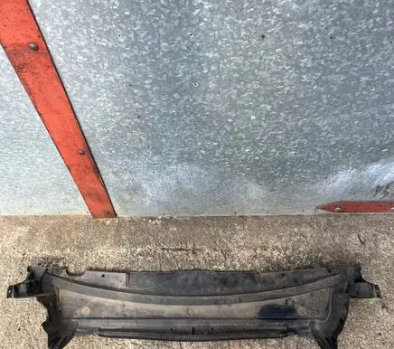 Volvo XC70 Front bumper skid plate/under tray 09484049