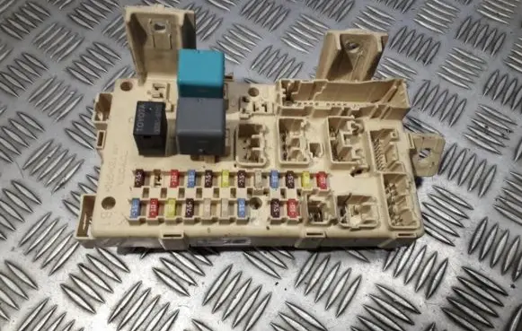 Toyota Avensis T250 Fuse box set 8264105070 82641-05070