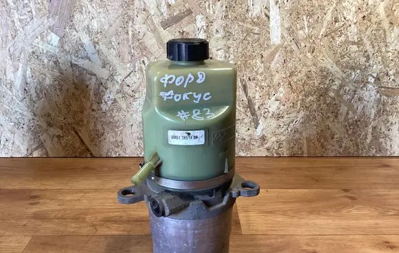 Ford Focus Power steering pump 4M513K514BF