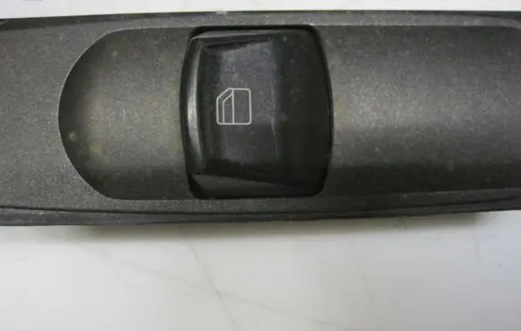 Mercedes-Benz Vito Viano W639 Electric window control switch A6395450613