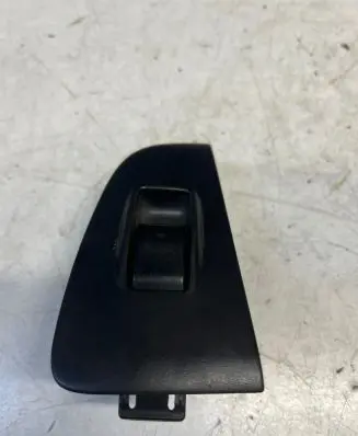 Toyota Avensis T250 Electric window control switch 8481005050