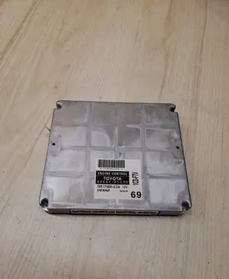 Toyota Avensis T250 Engine control unit/module 1758006326 8966105690 MB1758006326